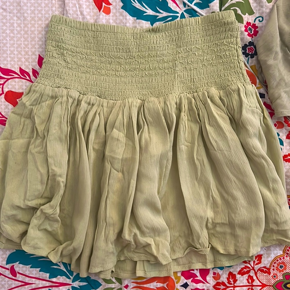 green ruffled skirt frm forever 21